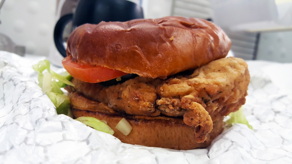 Leghorn breast, regular, on a bun, with mayo, tomato and lettuce