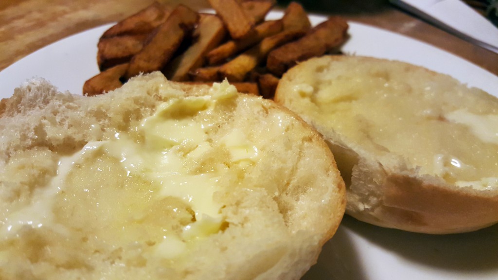 Buttered kaiser roll and chips